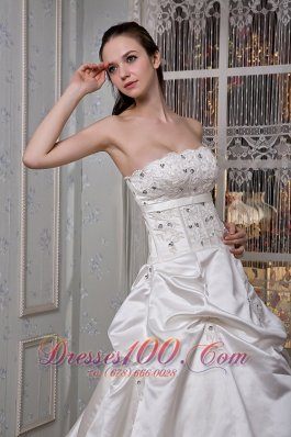 Appliques Court Train Taffeta Beaded Wedding Dress