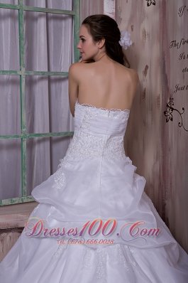 Organza Chapel Train Appliques Strapless Wedding Dress