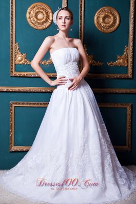 Organza Strapless Court Train Lace Wedding Dress