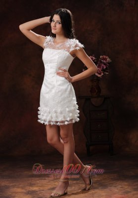 Classy Appliques Decorate Short White Scoop Wedding Dress