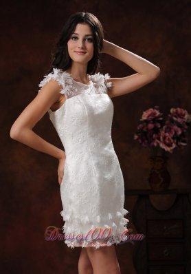 Classy Appliques Decorate Short White Scoop Wedding Dress