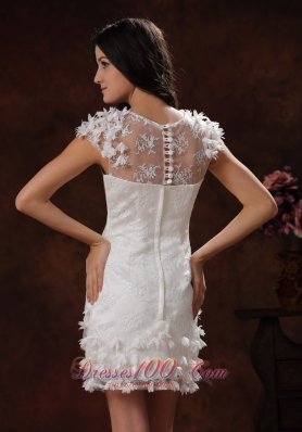 Classy Appliques Decorate Short White Scoop Wedding Dress