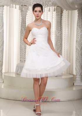 Lovely Sweetheart Appliques Short Bridal Wedding Dress