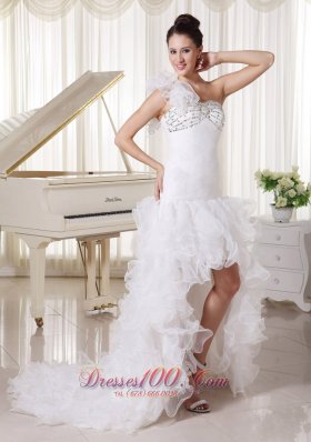 Latest Organza Ruffled Fashionable Wedding Dress On Sale