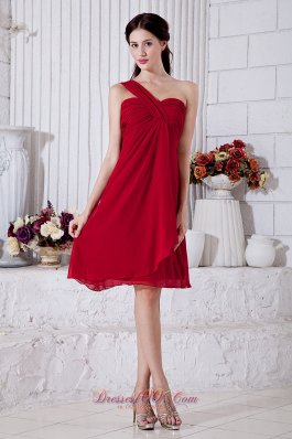 One Shoulder Wine Red Mini-length Bridesmaid Dress Ruched