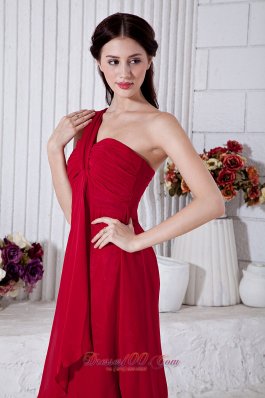 One Shoulder Wine Red Mini-length Bridesmaid Dress Ruched