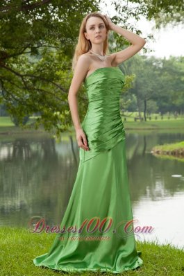 Brush Train Strapless Spring Green Bridesmaid Dress Ruch