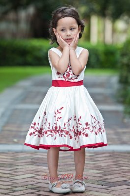 Embroidery White and Red Little Flower Girl Dress