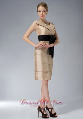 Knee-length V-neck Bowknot Champagne Mother Dress Layered