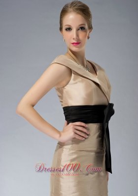 Knee-length V-neck Bowknot Champagne Mother Dress Layered