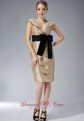 Knee-length V-neck Bowknot Champagne Mother Dress Layered