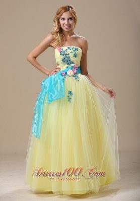 Light Yellow Appliques Ruch Sash Prom Dress