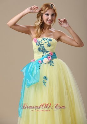 Light Yellow Appliques Ruch Sash Prom Dress