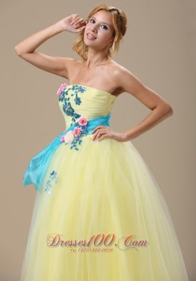 Light Yellow Appliques Ruch Sash Prom Dress