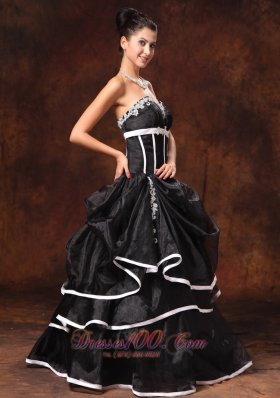 2013 New Arrival Black Prom Gowns Appliques