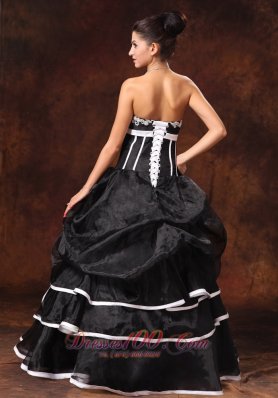 2013 New Arrival Black Prom Gowns Appliques