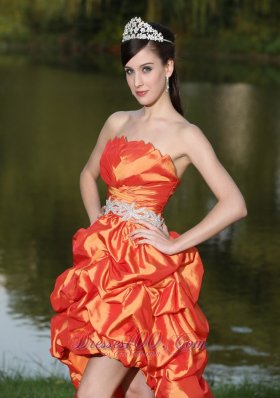 High-Lo Orange Red Dama Dresses for Sweet 16 Appliques