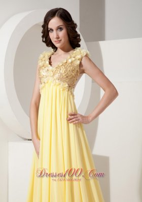 Light Yellow Evening Dress V-neck Flowers Court