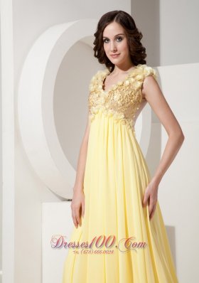 Light Yellow Evening Dress V-neck Flowers Court