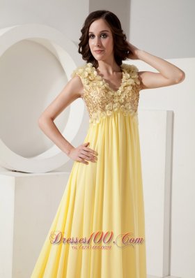 Light Yellow Evening Dress V-neck Flowers Court