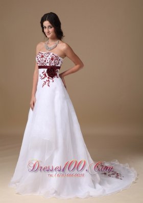 White A-line Court Organza Applique Wedding Dress