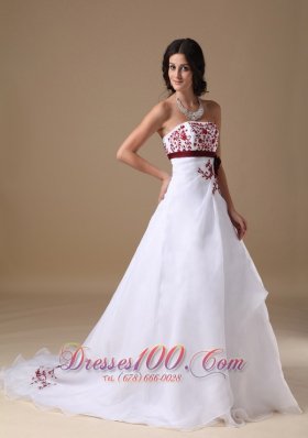 White A-line Court Organza Applique Wedding Dress