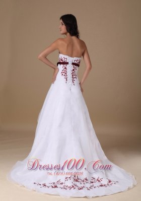 White A-line Court Organza Applique Wedding Dress