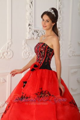 Strapless Black and Red A-line Embroidery Quinceanera Dress Boning