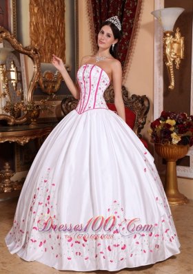 Boning White Sweet 15 Dress Embroidery Ball Gown