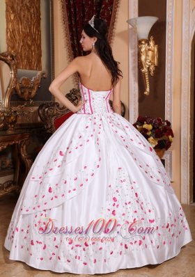 Boning White Sweet 15 Dress Embroidery Ball Gown