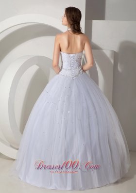 White Halter V-neck Beaded Quinceanera Dress Ball Gowm