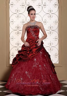 Embroidery Ruched Quinceanera Dress Strapless Beading Red