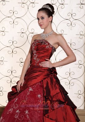 Embroidery Ruched Quinceanera Dress Strapless Beading Red