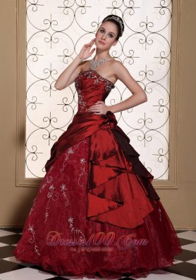 Embroidery Ruched Quinceanera Dress Strapless Beading Red