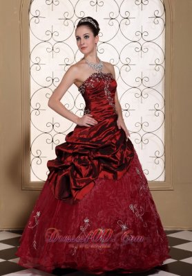 Embroidery Ruched Quinceanera Dress Strapless Beading Red