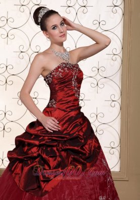 Embroidery Ruched Quinceanera Dress Strapless Beading Red