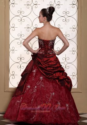 Embroidery Ruched Quinceanera Dress Strapless Beading Red