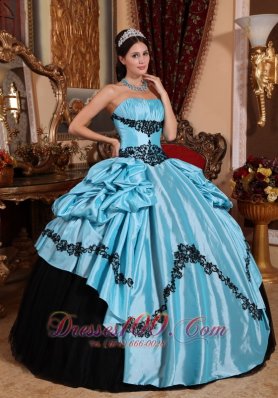 Blue Strapless Quinceanera Dress Taffeta Beaded Appliques