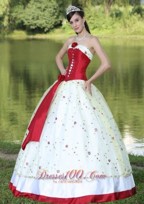 Flower Decorate Strapless Quinceanera Dress Neckline White Satin