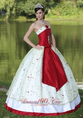 Flower Decorate Strapless Quinceanera Dress Neckline White Satin