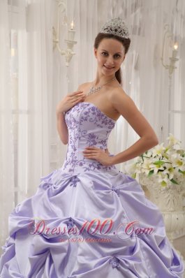 Lilac Sweet 16 Dress Taffeta Appliques Ball Gown
