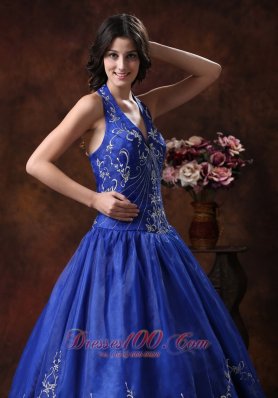 Halter Dresses for A Quince With Embroidery Decorate Organza