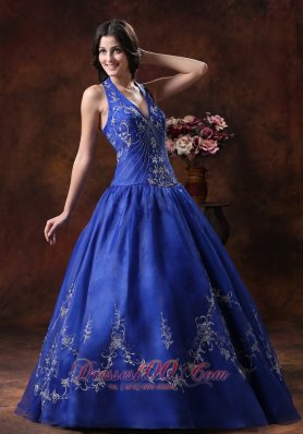 Halter Dresses for A Quince With Embroidery Decorate Organza