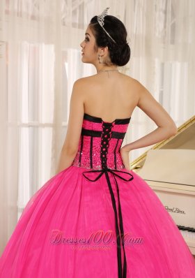 Hot Pink Sweetheart Quincianera Dresses With Embroidery Decorate