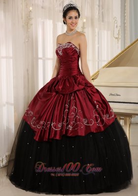 Beaded and Embroidery Decorate Wine Red Quinceanera Dress