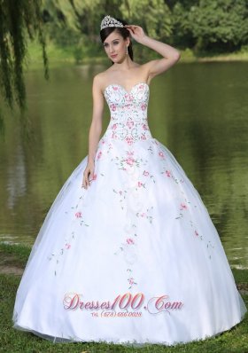 White Quinceanera Dress for Sweet 16 With Appliques