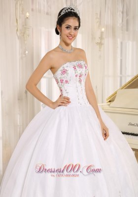 2013 White Embroidery Quinceanera Dress for Girls