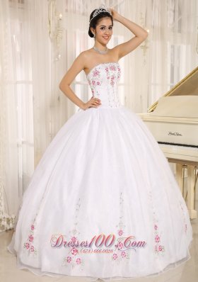 2013 White Embroidery Quinceanera Dress for Girls