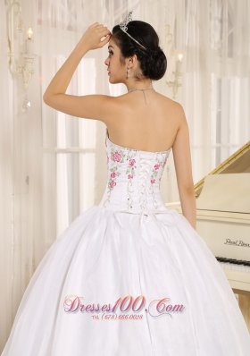 2013 White Embroidery Quinceanera Dress for Girls