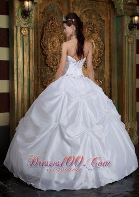 2013 Cheap White Halter Beading Taffeta Quinceanera Dress